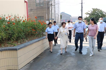 【壹号娱乐动态】荆州区政府向导国庆节到我司走访慰问